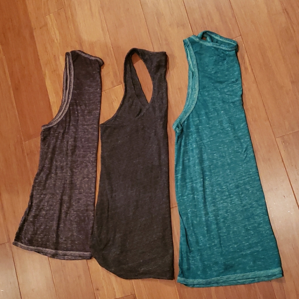 American Eagle Tank Tops Size L